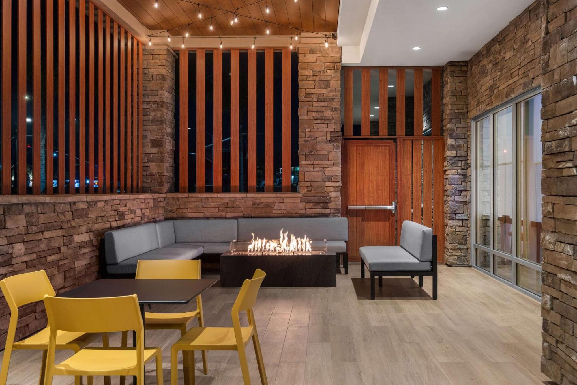 Home2 Suites By Hilton Eureka Zewnętrze zdjęcie